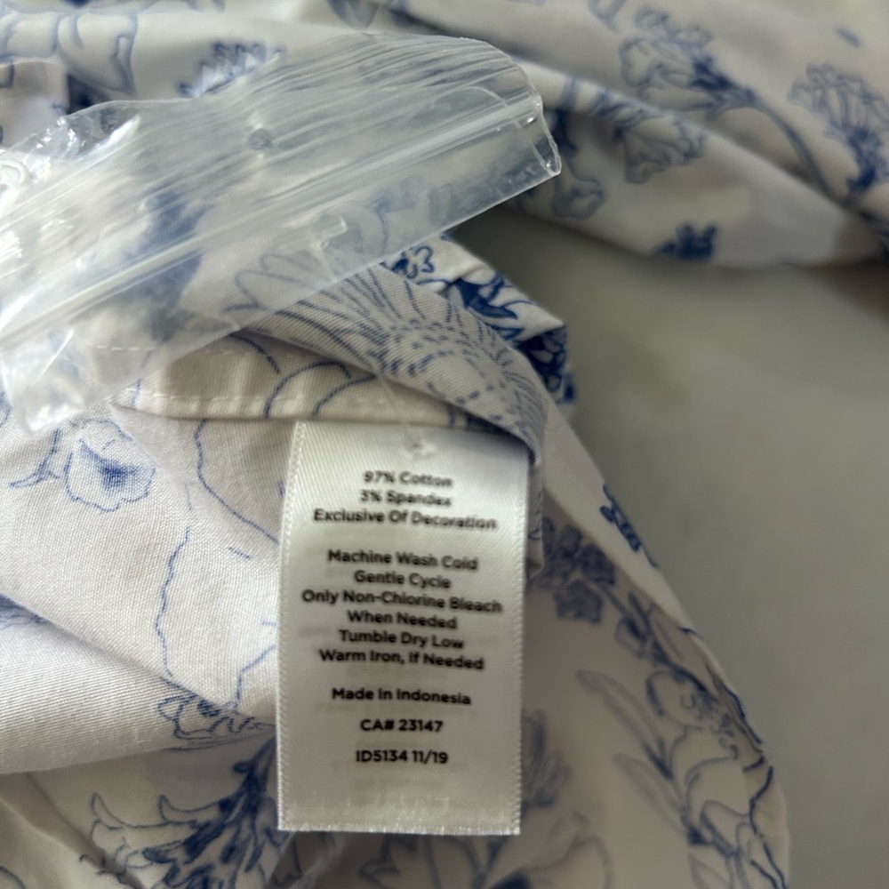 NWT Talbots size 10 Non Iron Shirt Button Front Long Sleeve Blue White Floral - Picture 4 of 4